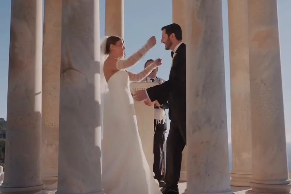 Jewish wedding ceremony at Son Marroig in Mallorca, with the bride, groom and Jewish wedding officiant